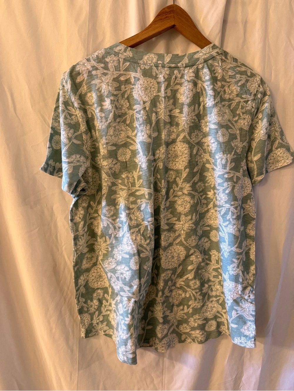 NWT Loft Women's Mint Green Floral V-Neck Tee - Picture 5 of 6
